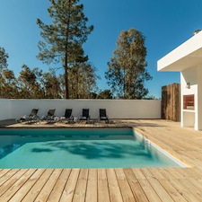 How Can Pool Deck Cleaning Improve Safety?